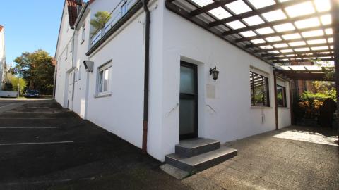 Zum Verkauf steht eine noch umzubauende 3-Zimmer Wohnung in einem 2-Familienhaus im Herzen von Schorndorf