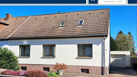 VON POLL Immobilien präsentiert Ihnen diese familienfreundliche Doppelhaushälfte in der beliebten Schlossstadt