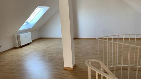 Keller, Fahrstuhl, Einbauküche, Laminat  Zu vermieten ist eine 3 Zimmer Maisonette Wohnung in Dietzenbach