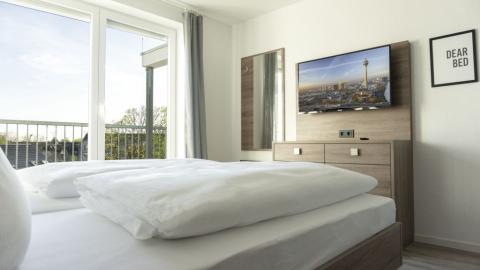  Flatscreen TV Garantierter Parkplatz Fön Heizung Handtücher und Bettlaken Bügeleisen Trockner Hygieneutensilien