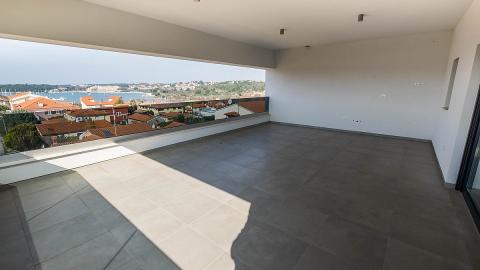  Klimaanlage Panorama-Meerblick Eine Garage Fußbodenheizung ALU-Fenster und -Türen mit elektrischen Rollläden