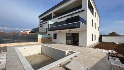  Swimmingpool 15 cm Fassaden-Dämmung Inverter-Klimaanlage Fußbodenheizung Markise ein Garagenstellplatz