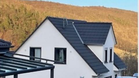Weilrod im Hochtaunus - 3-jähriger Neubau sucht Familie  Neubaugebiet - Lage auf einer Anhö