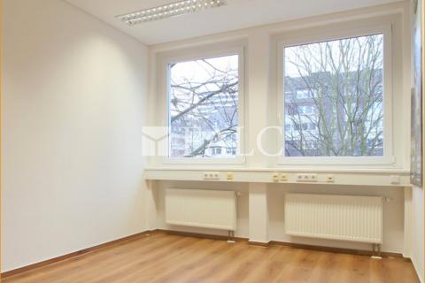 Ausstattungsdetails:  Büroraum ca. 16 m² (Nr. 2) Verschattung durch Außenjalousien Deckenbeleuchtung