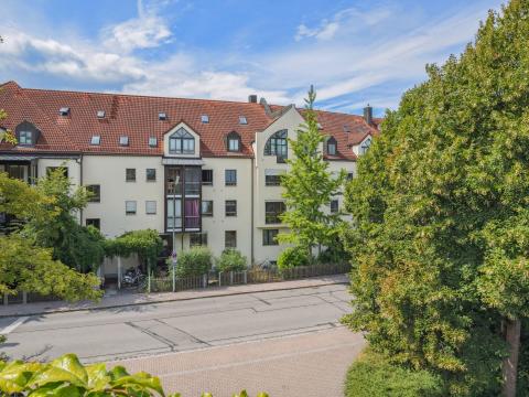 Diese attraktive 3-Zimmer-Wohnung liegt zentrumsnah in Freising in einer ca. 1992 erbauten Wohnanlage