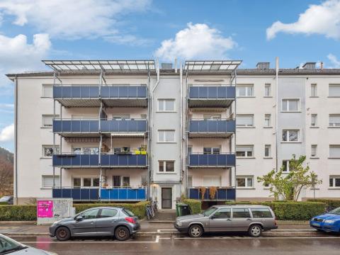 Angeboten wird eine 2,5-Zimmer-Eigentumswohnung in Bestlage von Freiburg-Oberau mit einer Wohnfläche