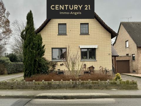Das zu verkaufende Einfamilienhaus liegt in der beliebten Ortschaft Schafhausen in Heinsberg  und bietet