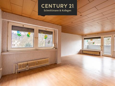  ca. 75 m² 3 Zimmer offene Küche Diele gefliest Duschbad hell gefliest Loggia Wohn-/Essbereich ausgelegt