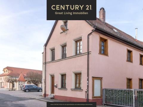 Geräumiges Wohnhaus im Zentrum von Neustadt Aisch mit 5 Zimmern und zwei weiteren Räumen im Dachgeschoss