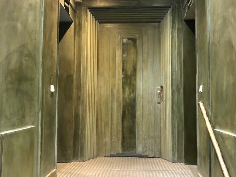  Aufzug attraktiver Grundriss Mosaikparkett Eiche Isolierfenster nach Süden ausgerichtet  Die Wohnung