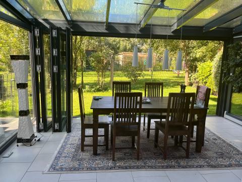 Besonderheiten des Hauses:  15 qm beheizter Wintergarten (Aluminium, Fußbodenheizung, Dreifachverglasung