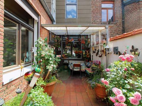 Familienfreundliche Umgebung Uneinsehbarer Garten Überdachte Terrasse und Gartenhaus Einbauküche inklusive