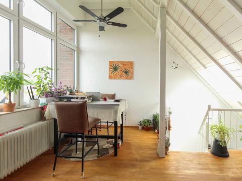  Familiäre, ruhige Umgebung Kapitalanlage oder Eigennutzung Atelier mit ca. 11 m² Nutzfläche Aktuell